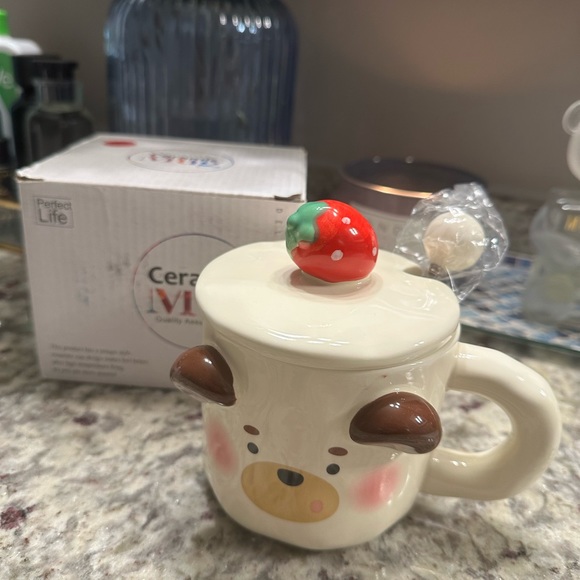 Bear Korean Ceramic Mug with Strawberry Lid & Spoon - Picture 7 of 8